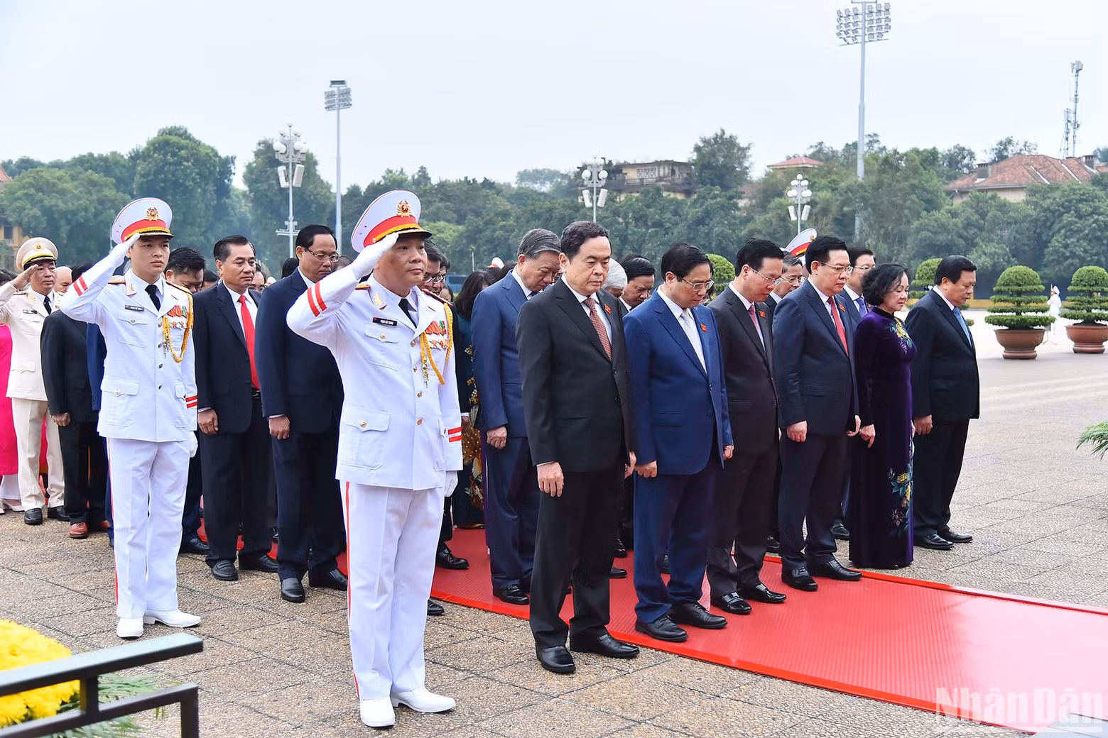 Delegates pay homage to President Ho Chi Minh before the opening ceremony of the sixth session of the NA's 15th tenure. Delegates pay homage to President Ho Chi Minh before the opening ceremony of the sixth session of the NA's 15th tenure.