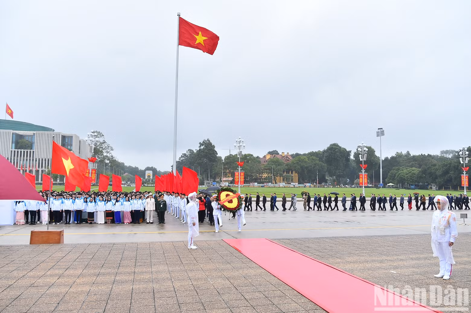 The event was attended by Party Central Committee member and Minister of Foreign Affairs Bui Thanh Son, deputy foreign ministers, ambassadors, and chiefs of Vietnamese representative agencies. The event was attended by Party Central Committee member and Minister of Foreign Affairs Bui Thanh Son, deputy foreign ministers, ambassadors, and chiefs of Vietnamese representative agencies.