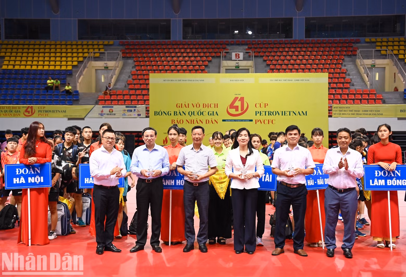 Participants pose for a group photo at the opening ceremony. Participants pose for a group photo at the opening ceremony.