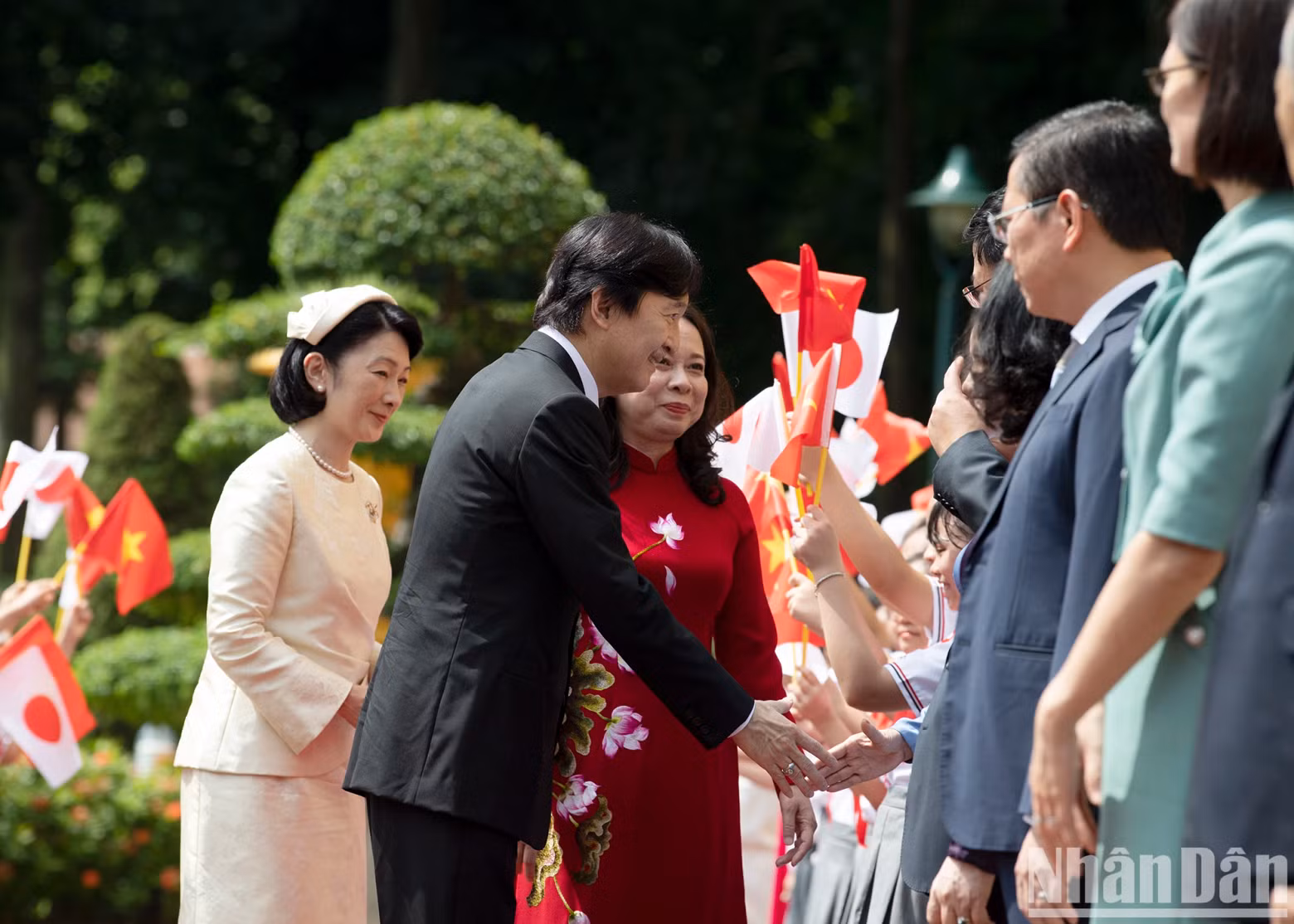 Vice President Vo Thi Anh Xuan welcomes Japan's Crown Prince Akishino and Crown Princess Kiko. Vice President Vo Thi Anh Xuan welcomes Japan's Crown Prince Akishino and Crown Princess Kiko.