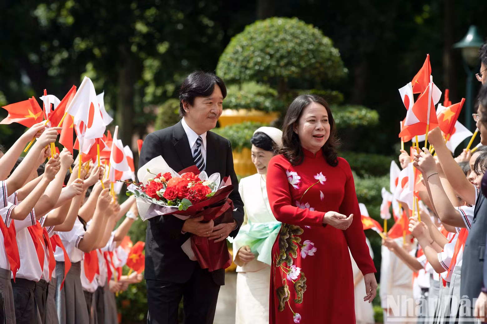 Vice President Vo Thi Anh Xuan and Japan's Crown Prince Akishino at the welcome ceremony in Hanoi on the morning of September 21. Vice President Vo Thi Anh Xuan and Japan's Crown Prince Akishino at the welcome ceremony in Hanoi on the morning of September 21.