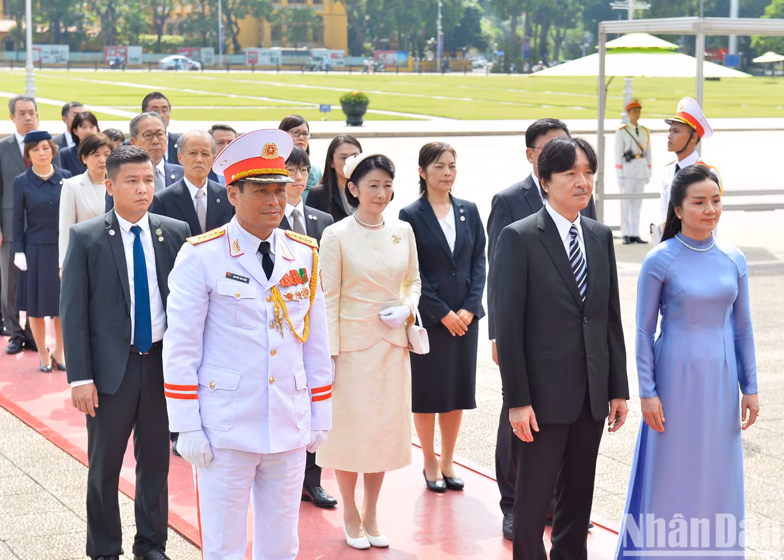 The same day, Japan's Crown Prince Akishino and Crown Princess Kiko paid homage to President Ho Chi Minh at his mausoleum in Hanoi. The same day, Japan's Crown Prince Akishino and Crown Princess Kiko paid homage to President Ho Chi Minh at his mausoleum in Hanoi.