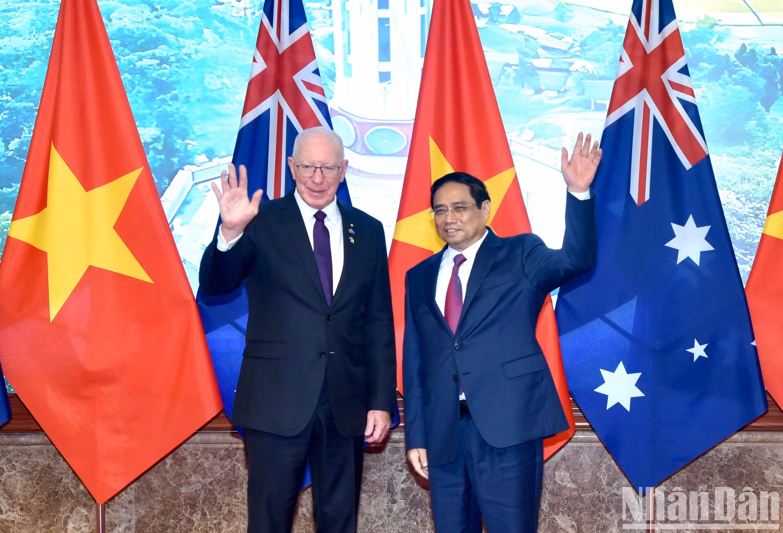 Prime Minister Pham Minh Chinh and Australian Governor-General David Hurley.