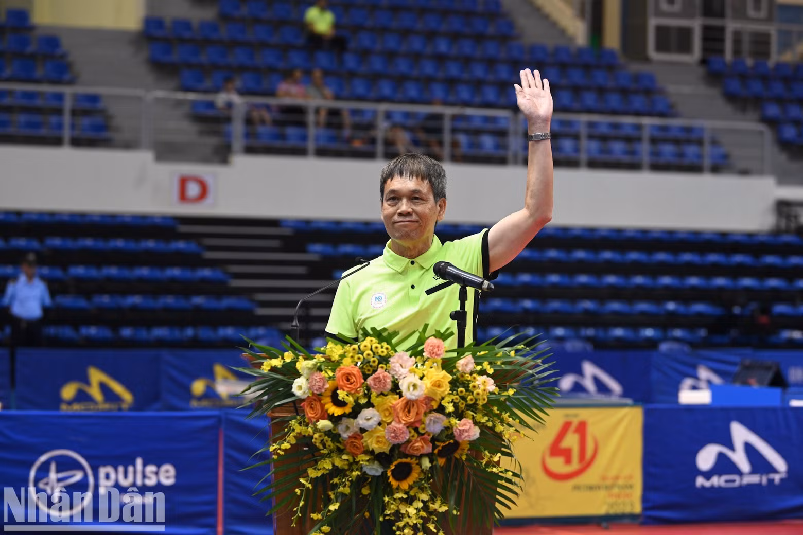 Arbitrator Nguyen Tien Hung takes an oath to act professionally, respect others, and ensure a positive experience for all. Arbitrator Nguyen Tien Hung takes an oath to act professionally, respect others, and ensure a positive experience for all.