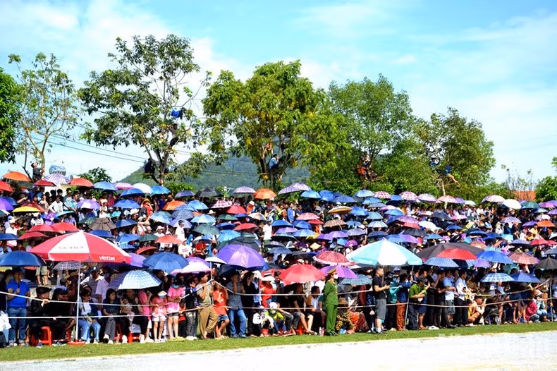 The horse race was held within the framework of the Bac Ha White Plateau Festival 2023, which took place from June 3 to 11 with an assortment of culture, sports, and tourism activities.