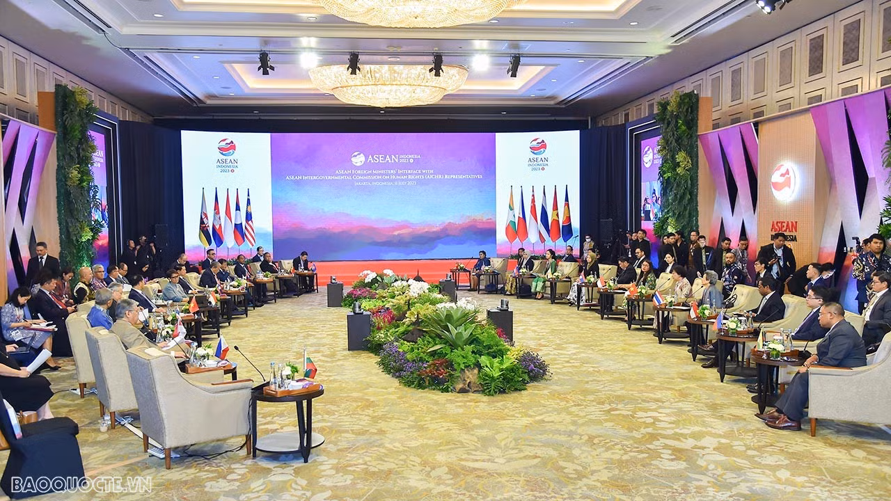 At the AICHR dialogue (Photo: baoquocte.vn)