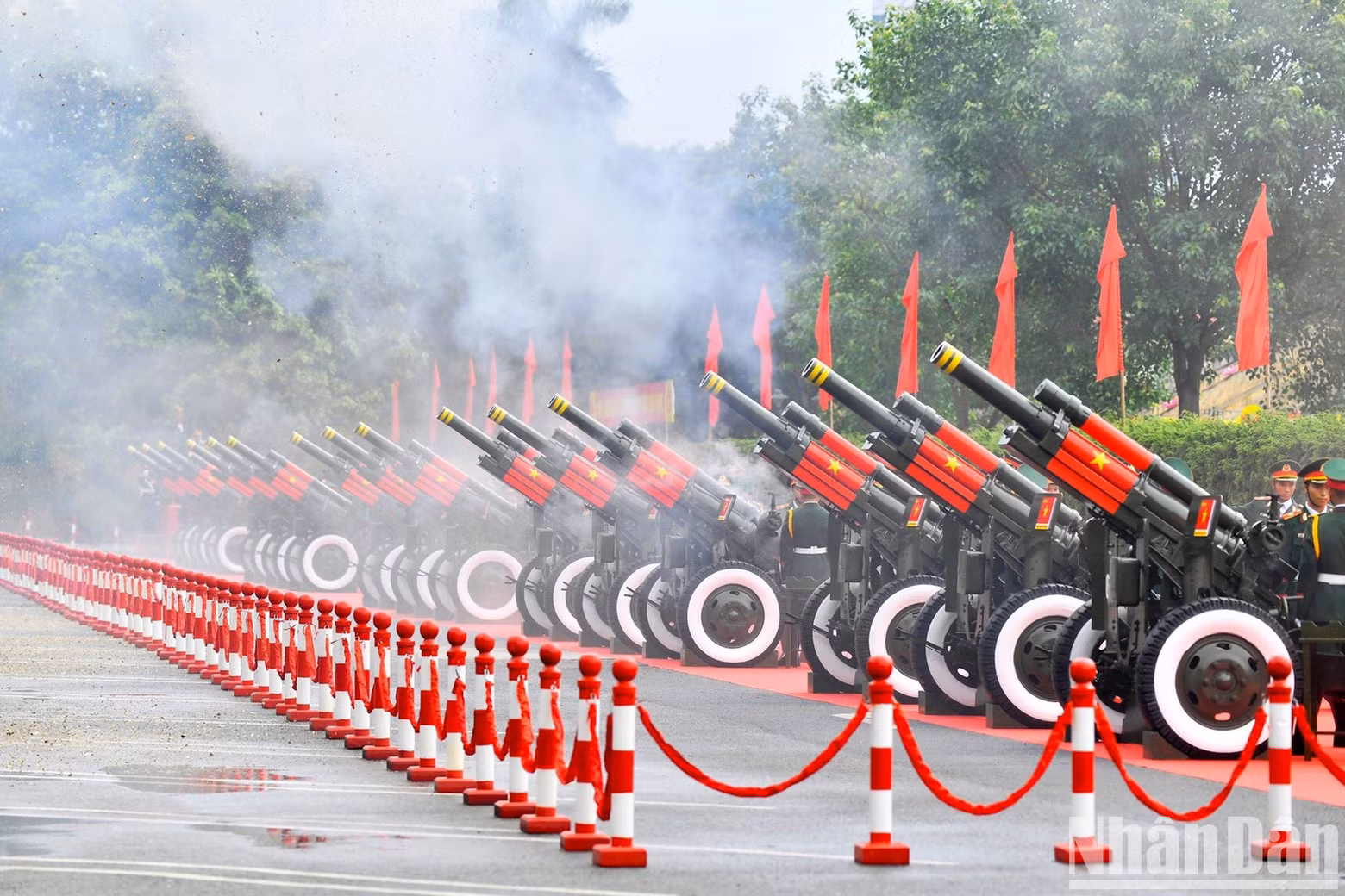 RoK President Yoon Suk Yeol was greeted with a 19-gun salute at the ceremony. RoK President Yoon Suk Yeol was greeted with a 19-gun salute at the ceremony.