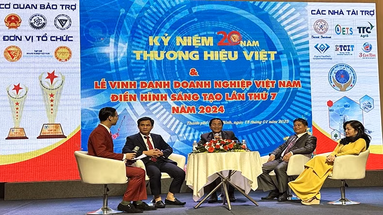 Experts and business leaders share their opinions at the seminar.