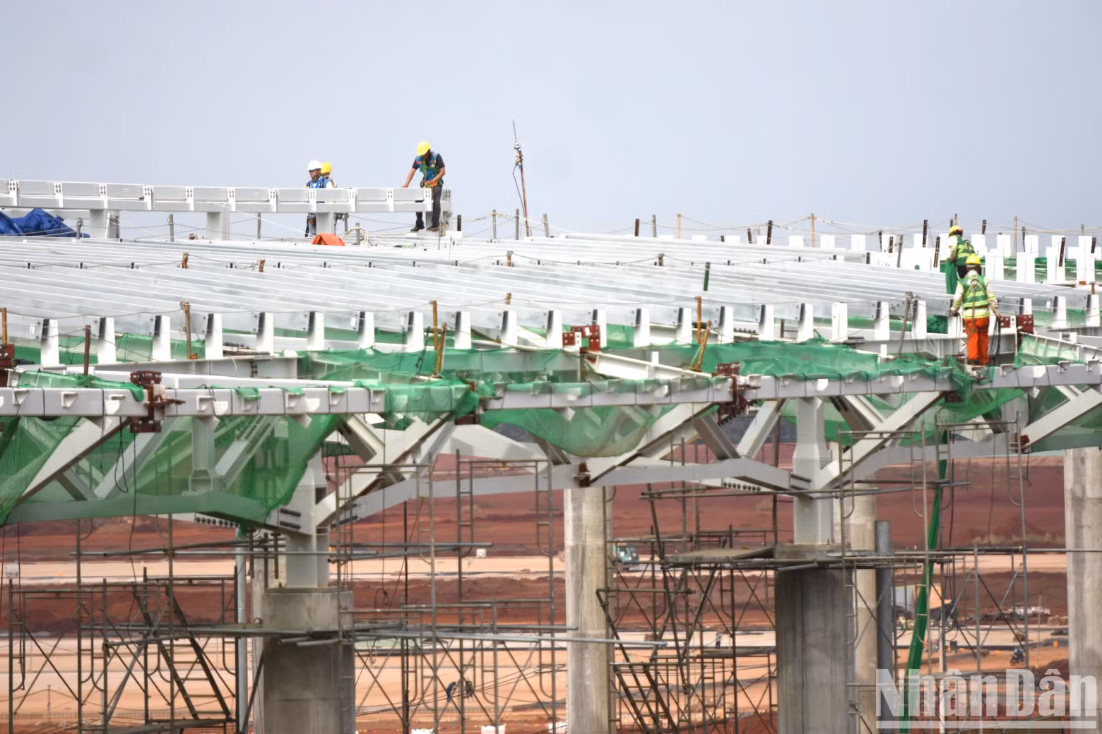 The processing and manufacturing of the glass wall support frame system is being carried out and is expected to be installed at the site by the end of December 2024.