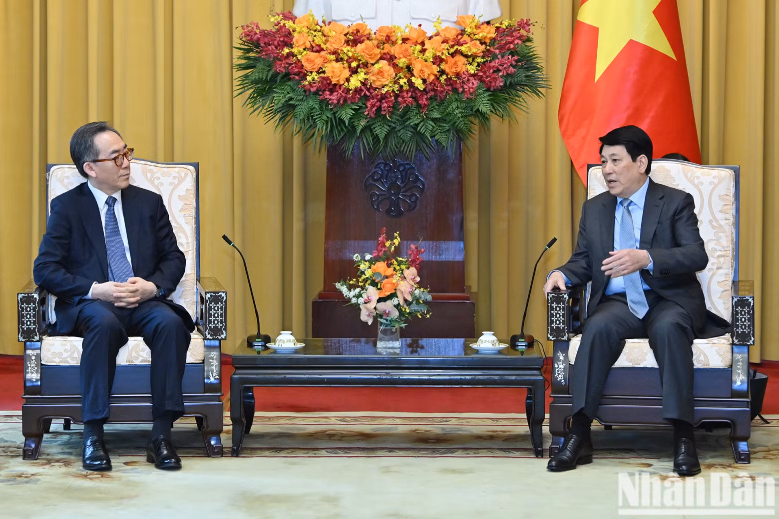 President Luong Cuong receives RoK Minister of Foreign Affairs Cho Tae-yul. President Luong Cuong receives RoK Minister of Foreign Affairs Cho Tae-yul.