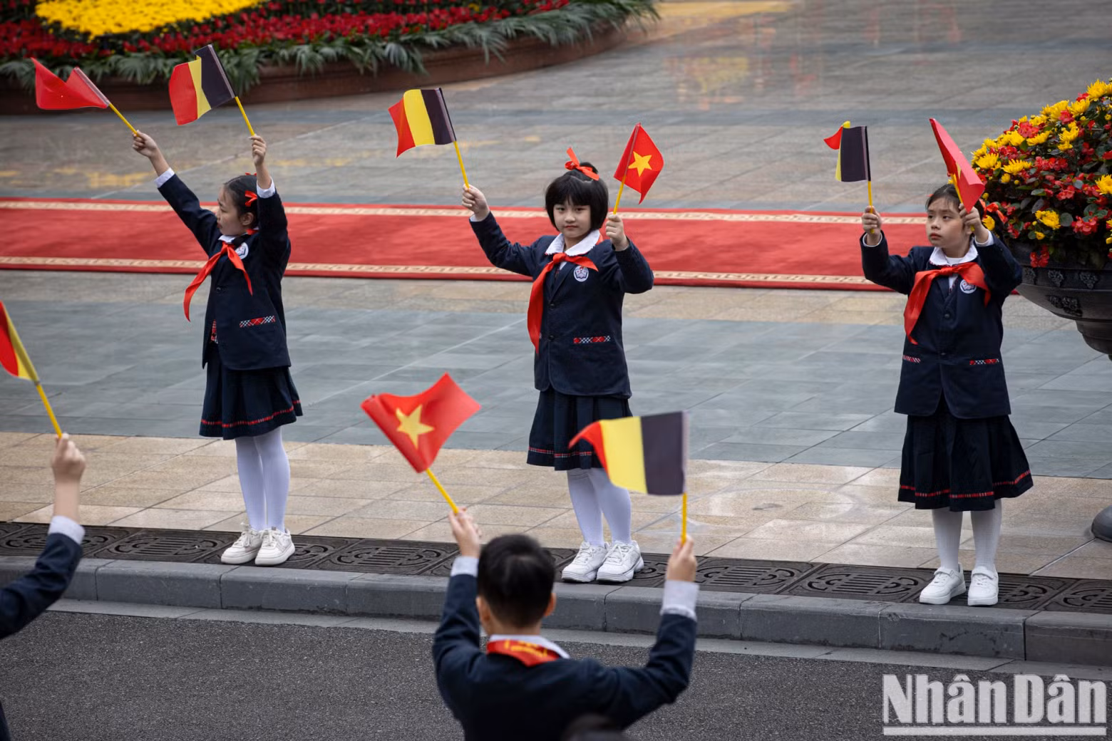 Children of the capital welcome Belgian King Philippe. Children of the capital welcome Belgian King Philippe.