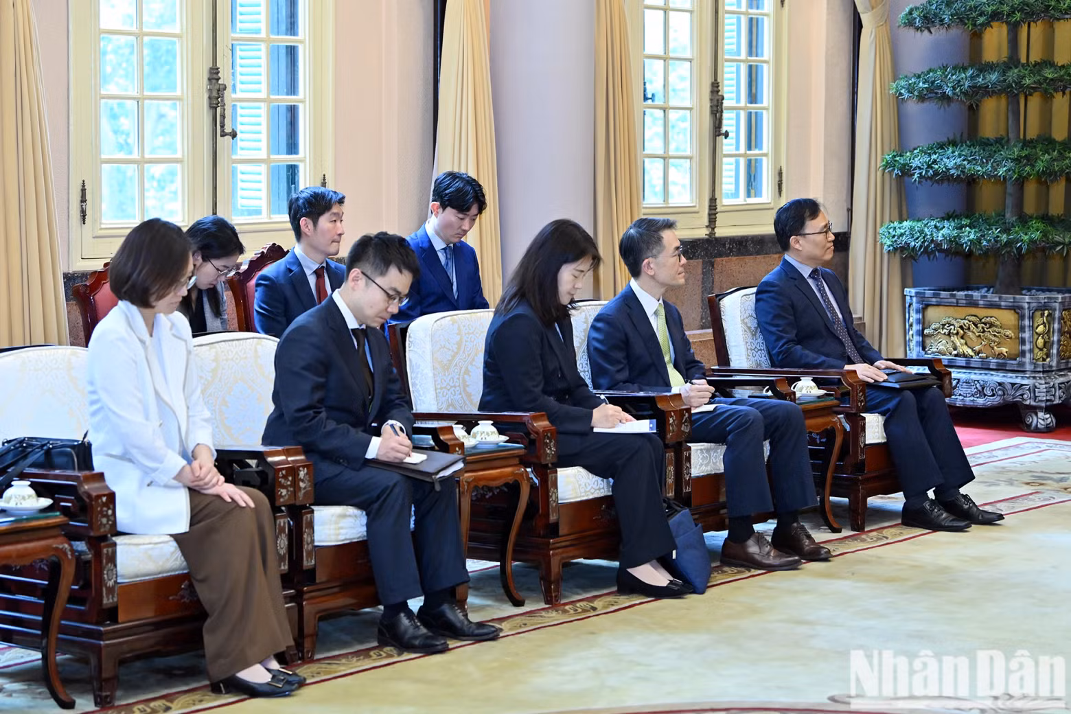 Delegates accompanying RoK Minister of Foreign Affairs Cho Tae-yul at the reception. Delegates accompanying RoK Minister of Foreign Affairs Cho Tae-yul at the reception.