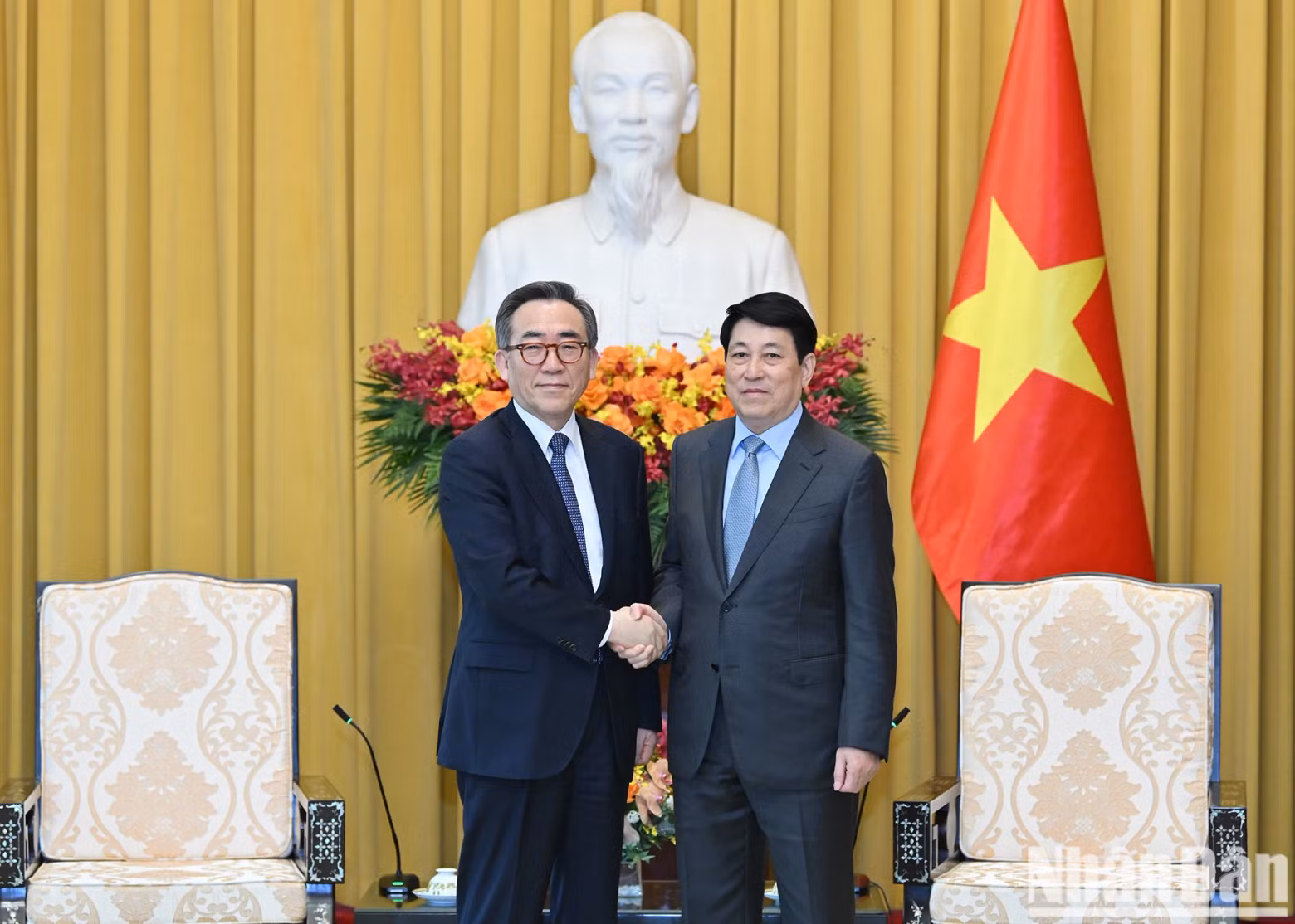 President Luong Cuong and RoK Minister of Foreign Affairs Cho Tae-yul. President Luong Cuong and RoK Minister of Foreign Affairs Cho Tae-yul.