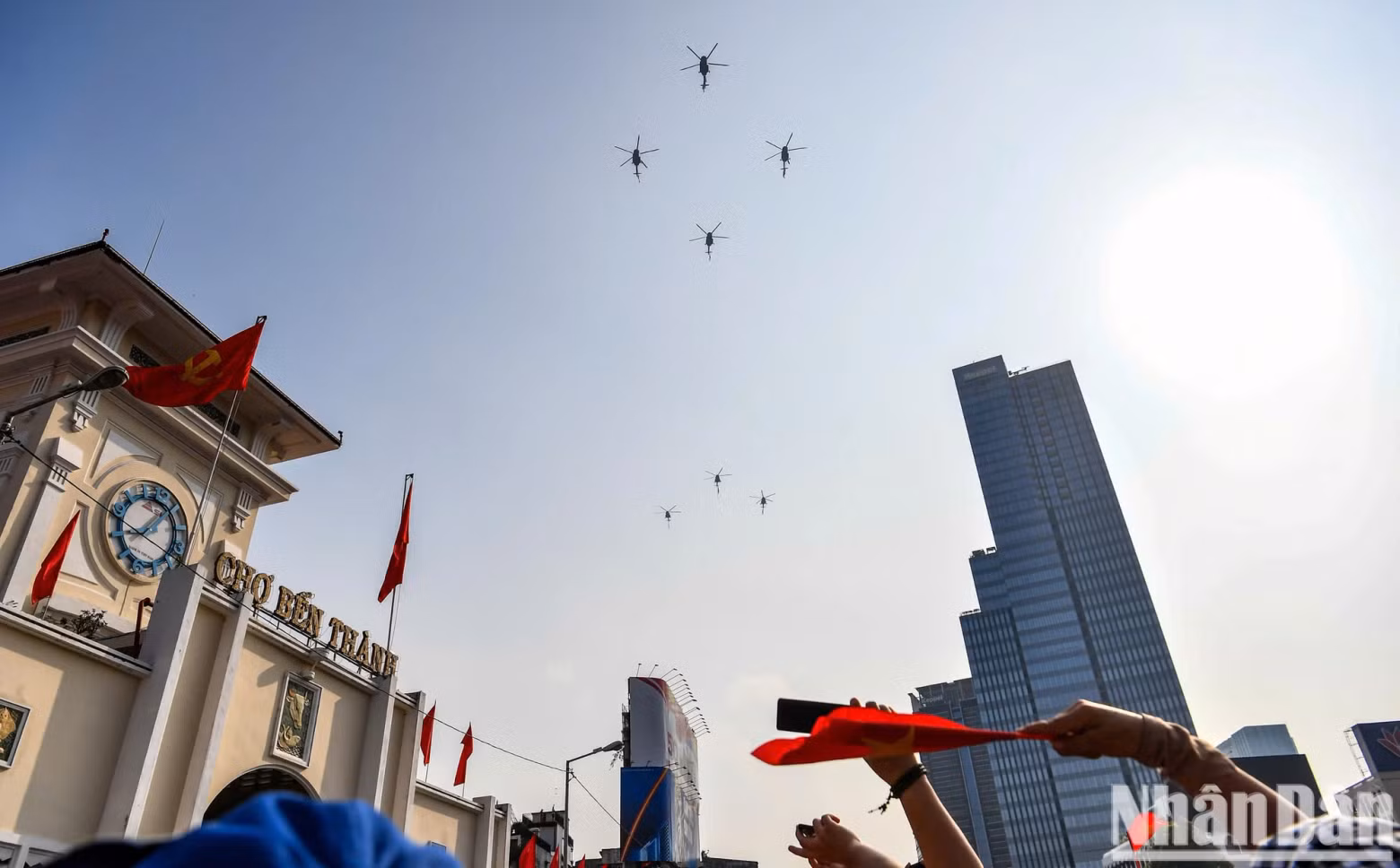 Helicopters fly over the Ben Thanh Market area