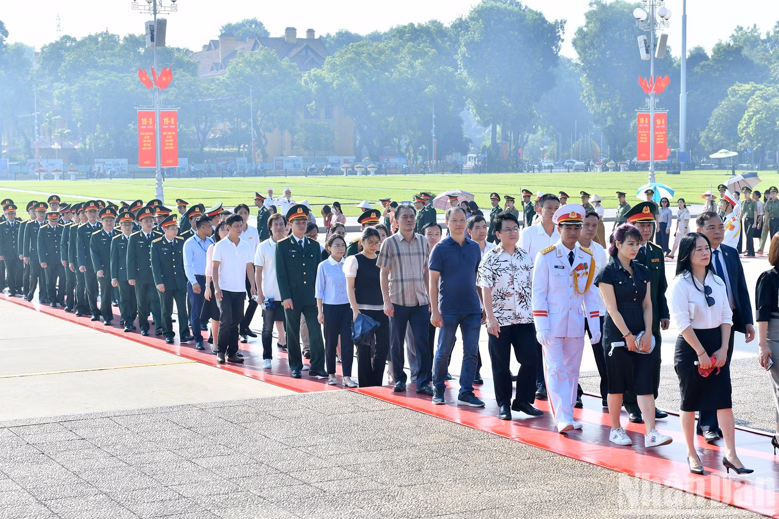 Leaders pay tribute to President Ho Chi Minh on National Day ảnh 7