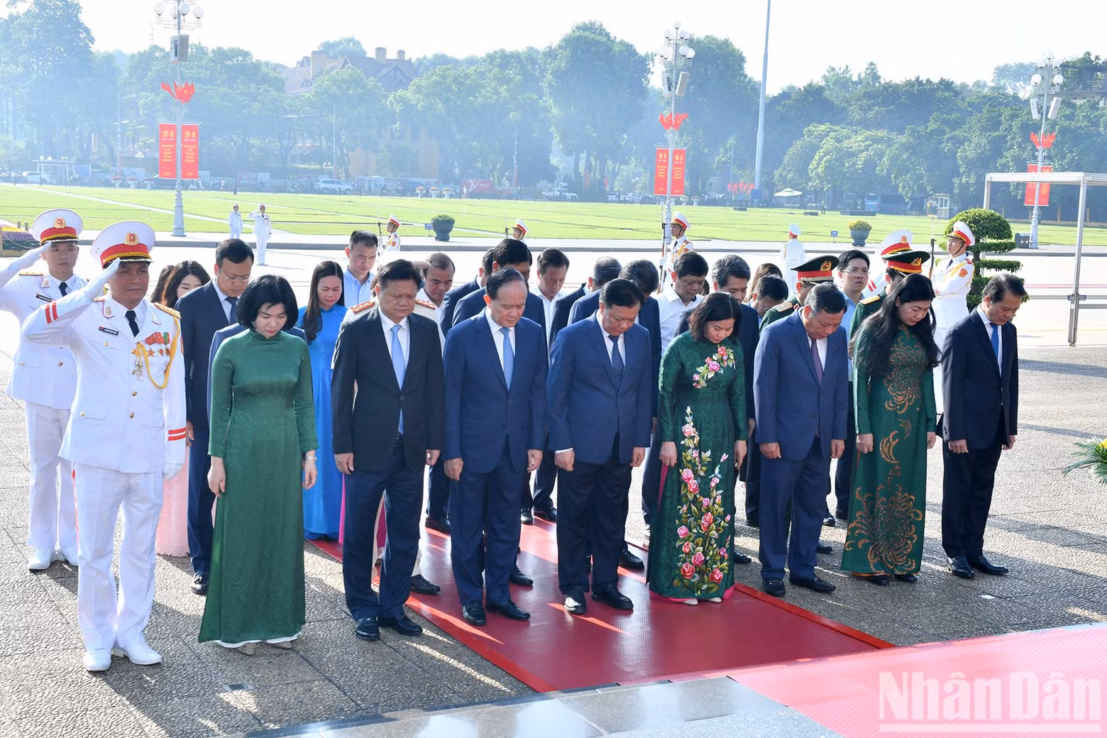 Leaders pay tribute to President Ho Chi Minh on National Day ảnh 6
