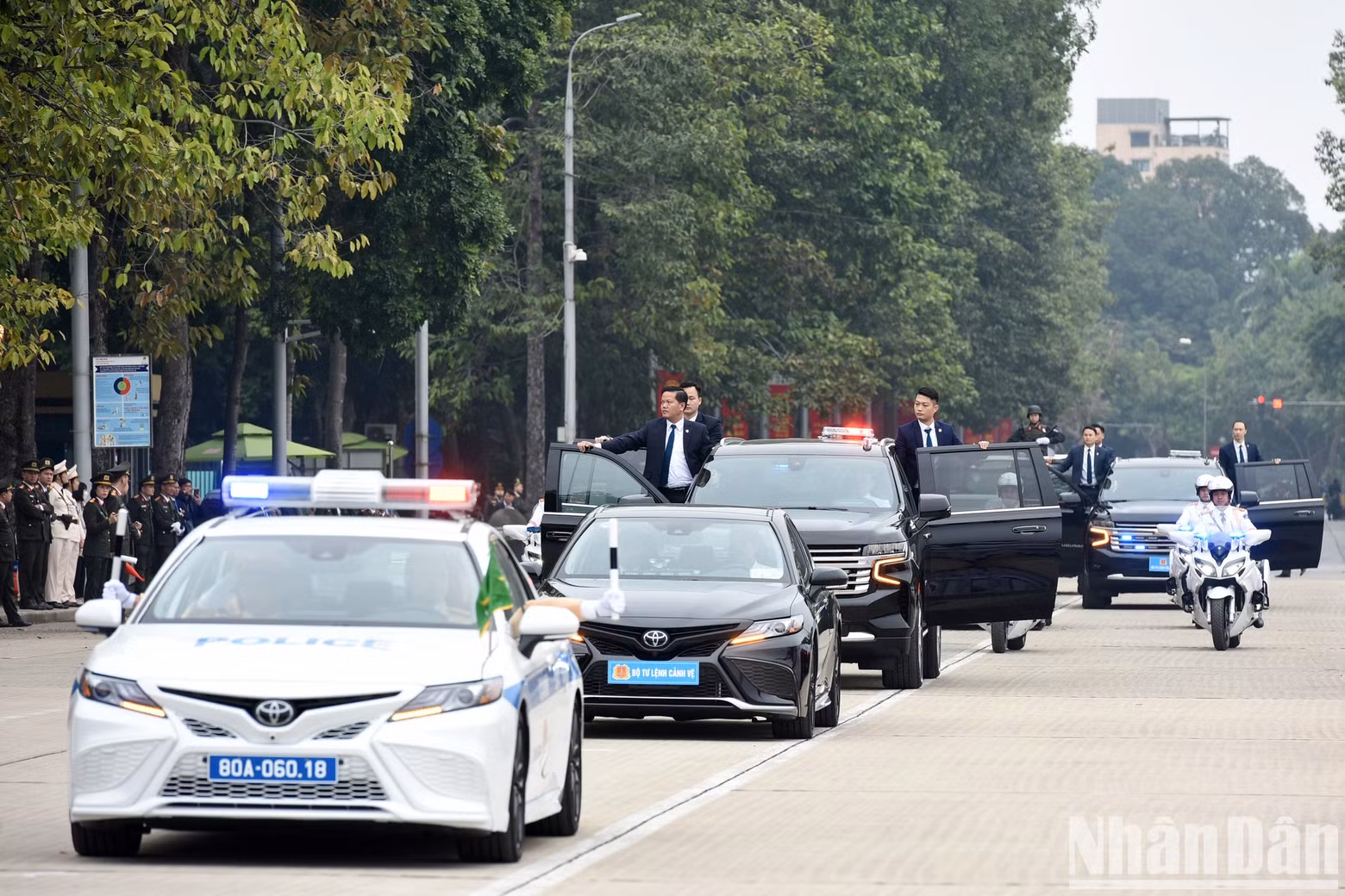 The specialized vehicles of the Guard High Command. The specialized vehicles of the Guard High Command.