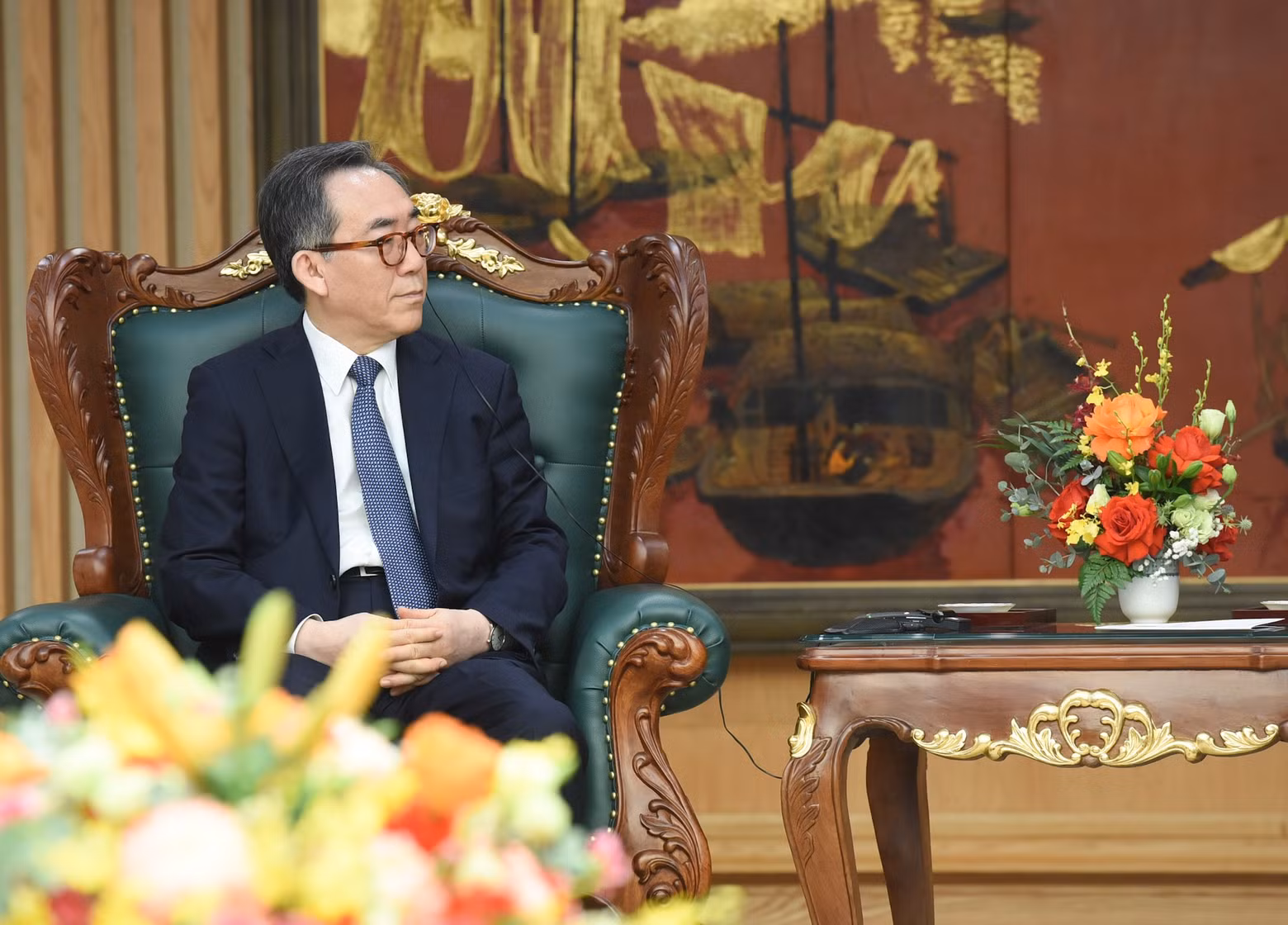 Minister of Foreign Affairs of the RoK Cho Tae-yul delivers his remarks during the reception.