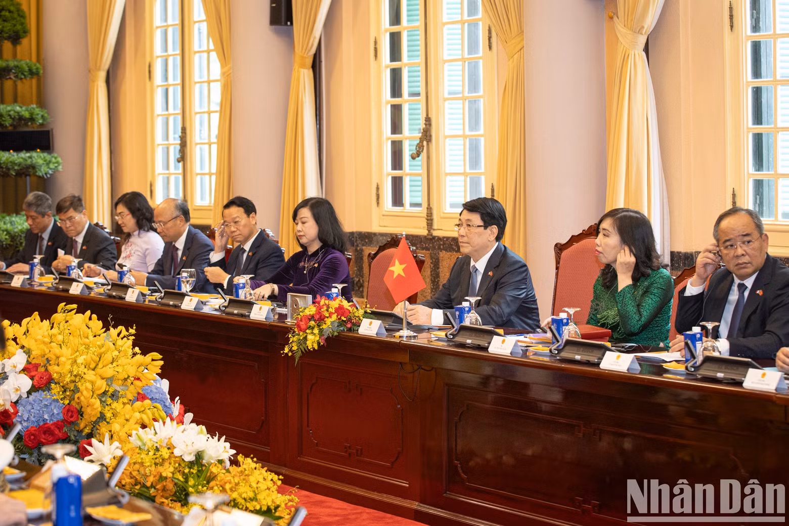 State President Luong Cuong and members of the Vietnamese delegation at the talks.