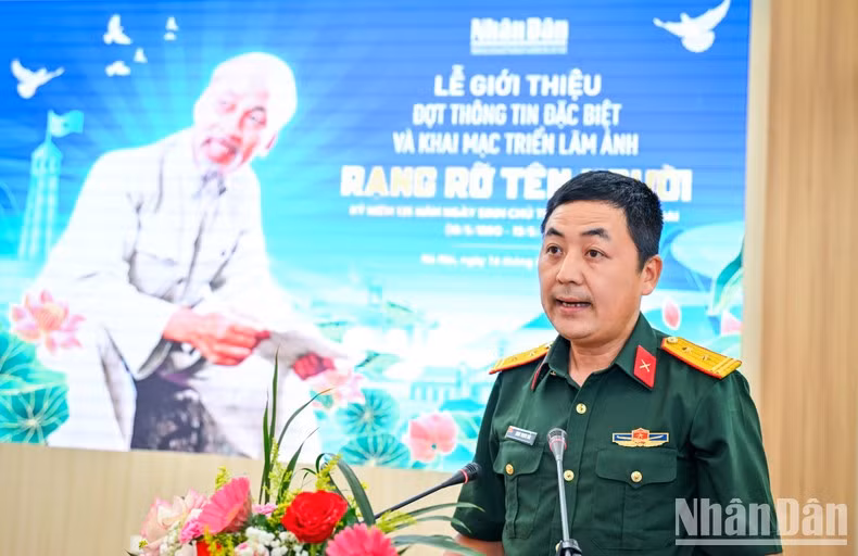 Dinh Trong Hai, Head of the Photography Department at the People’s Army Newspaper, shares his thoughts on the exhibition. Dinh Trong Hai, Head of the Photography Department at the People’s Army Newspaper, shares his thoughts on the exhibition.