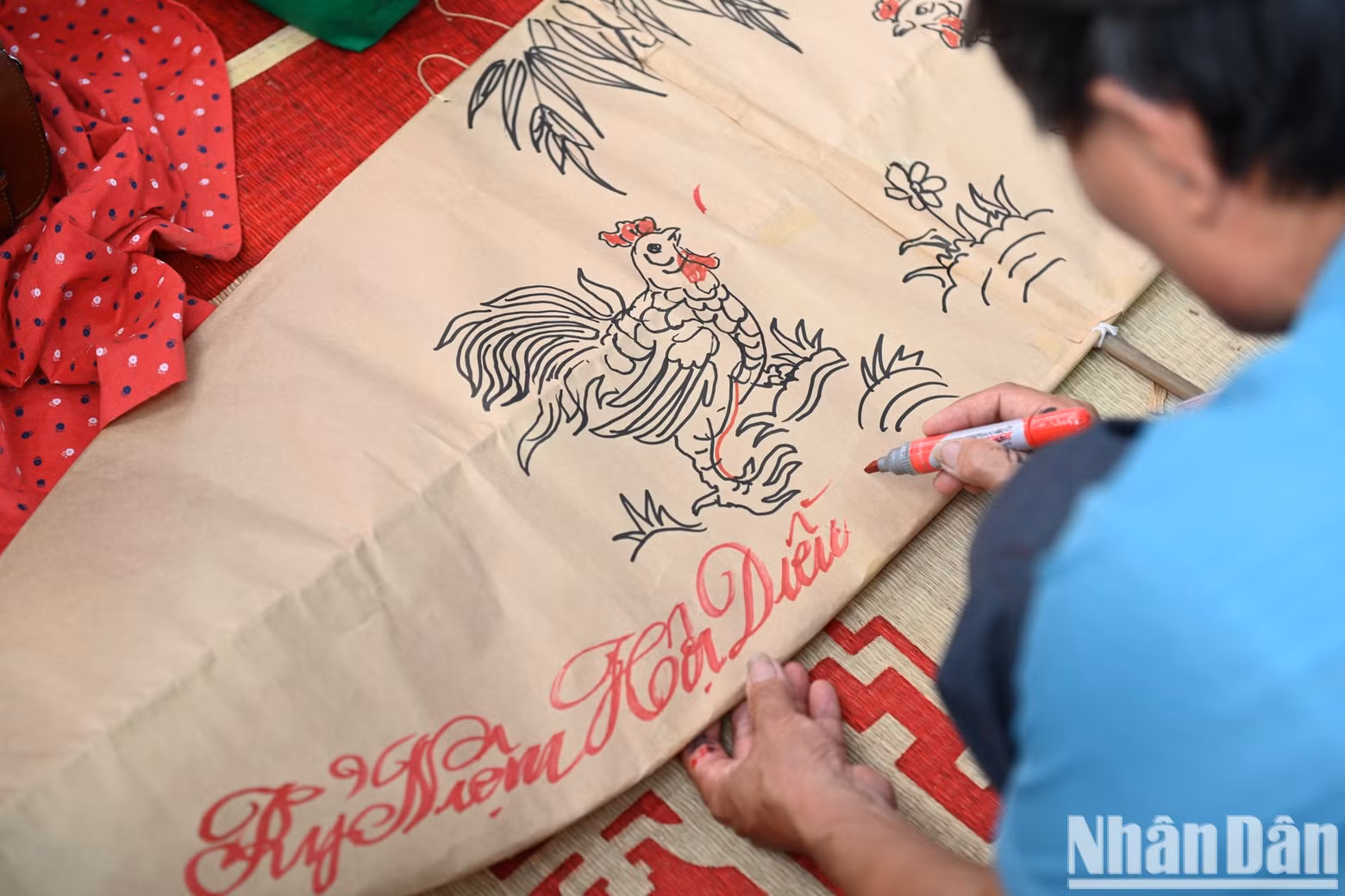 The traditional Hanoi craft of making flute kites not only provides stable jobs and income for people in Ba Duong Noi Village, but also benefits households in nearby areas.