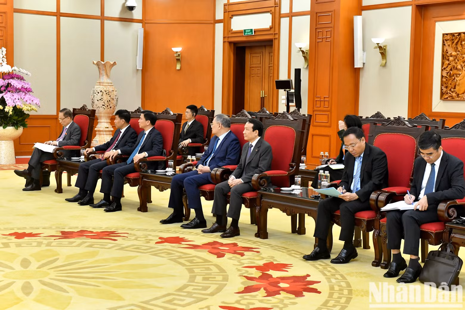 Vietnamese delegates attending the meeting.