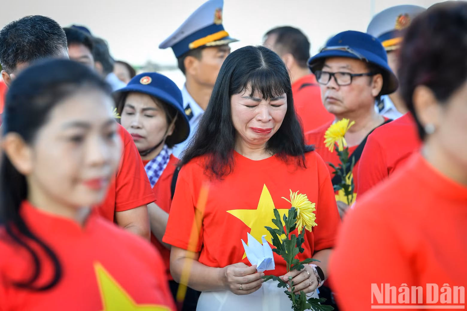 In the sacred and emotional atmosphere, many attendees were unable to hold back their tears.