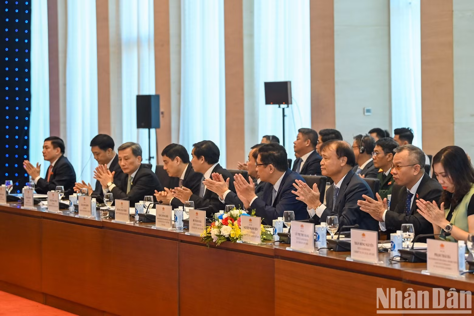 Members of the Vietnamese National Assembly and leaders of Vietnamese ministries attend the meeting. Members of the Vietnamese National Assembly and leaders of Vietnamese ministries attend the meeting.