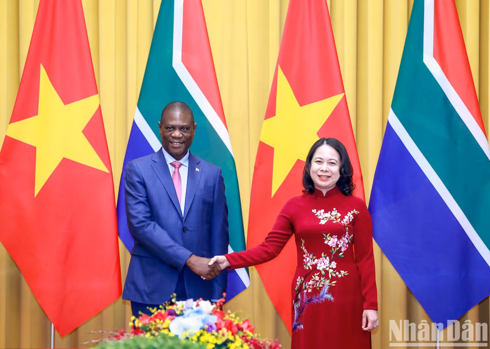 Vice President Vo Thi Anh Xuan and South African Vice President Paul Mashatile hold talks.