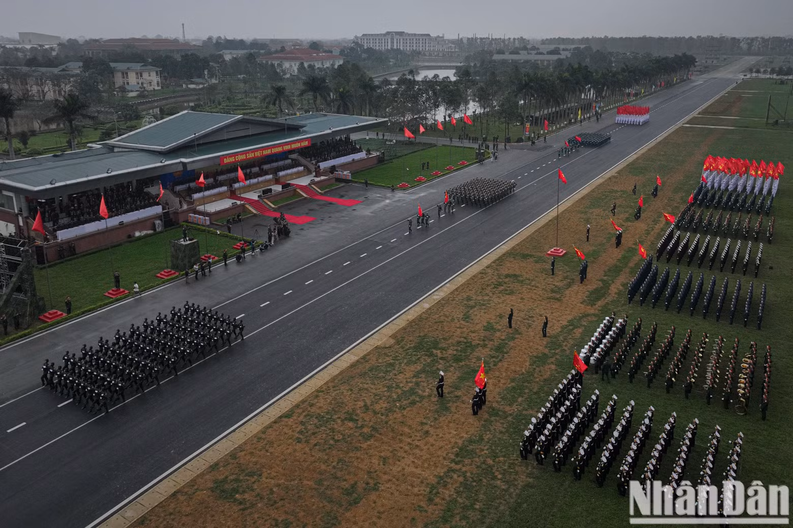 Thousands of officers and soldiers participated in the Military parade rehearsal for the 50th anniversary of Southern Liberation and National Reunification Day.