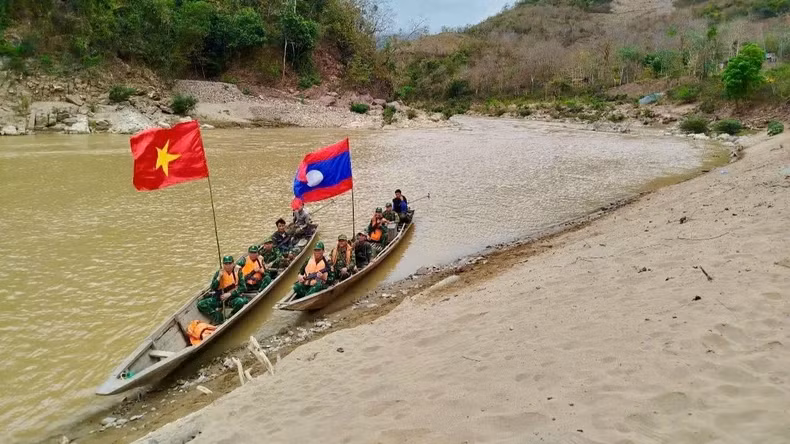 On March 16 and 17, Keng Du Border Guard Station, Nghe An Provincial Border Guard and local militia, together with Border Guard Company 223, Xieng Khouang Provincial Military Command (Laos) coordinated to organise bilateral patrols of the border section under the responsibility of the two units.