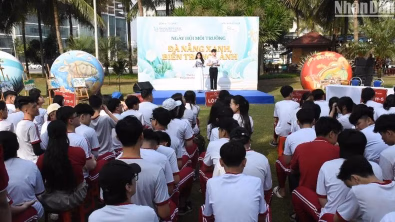 The opening of the “Green Da Nang – Clean Seas” environmental program. (Photo: ANH ĐÀO)
