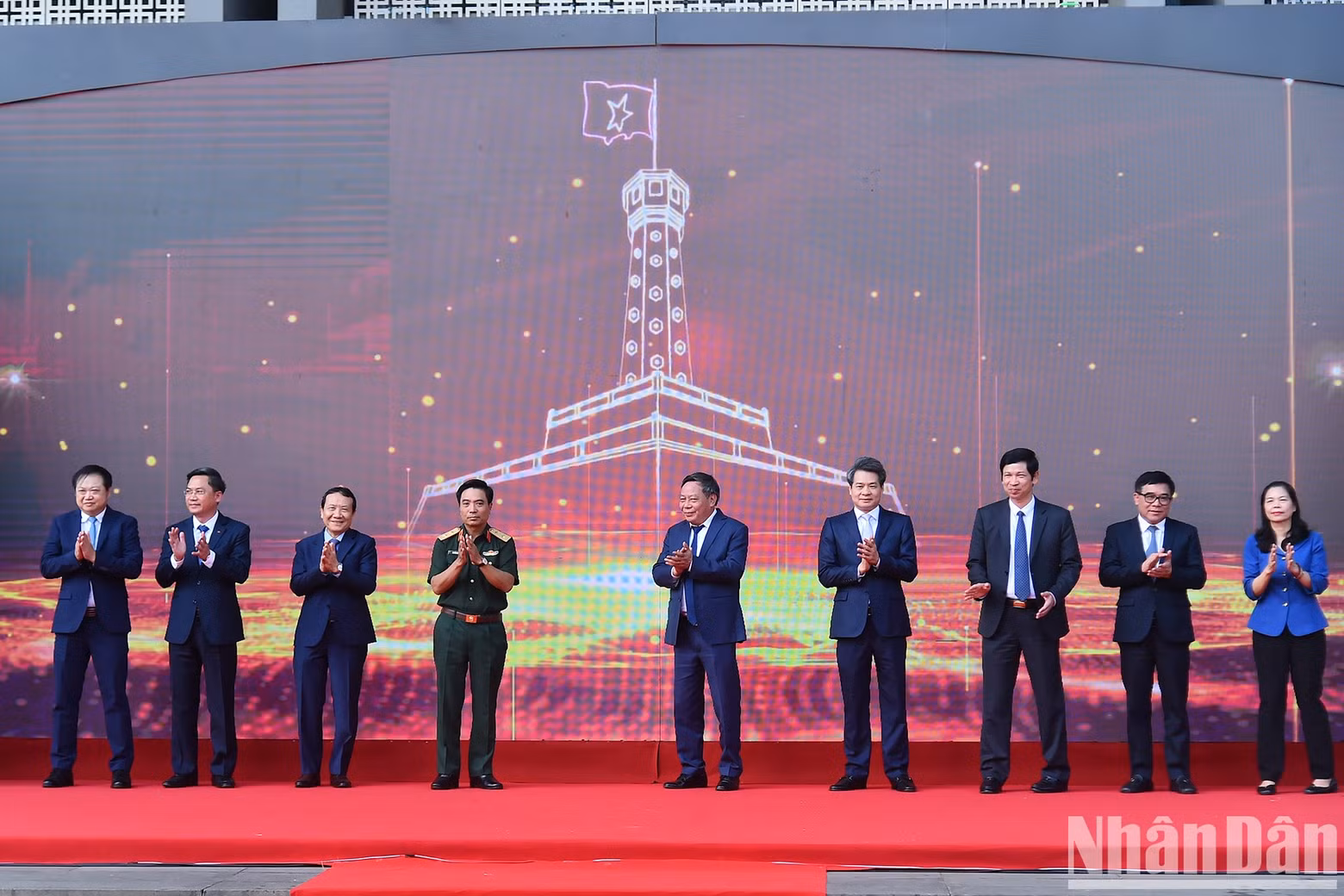 Delegates perform the ceremony to open the exhibition.