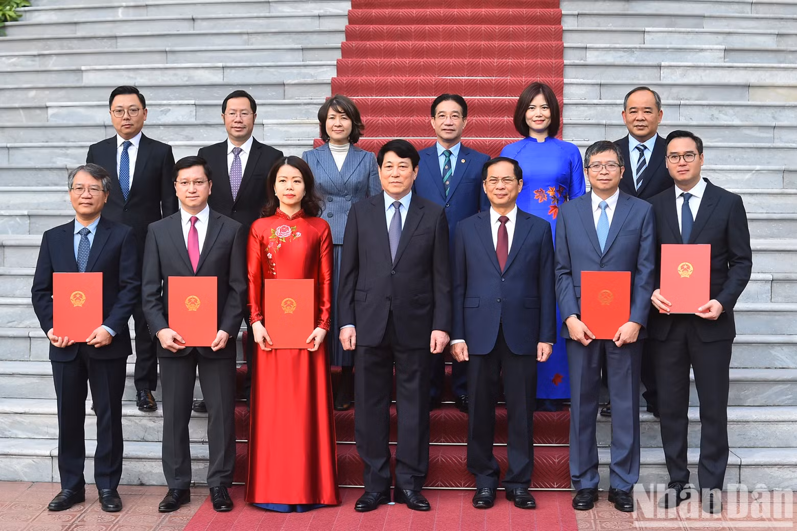 President Luong Cuong; Deputy Prime Minister and Minister of Foreign Affairs Bui Thanh Son and delegates at the ceremony.