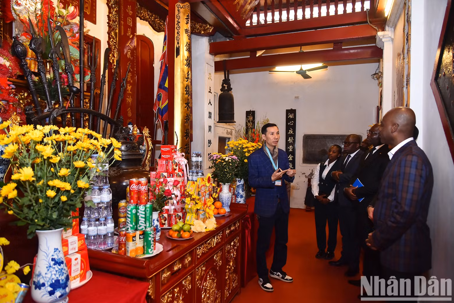 Togolese Foreign Minister Robert Dusse listens to an introduction to traditional Vietnamese culture at Ngoc Son Temple.