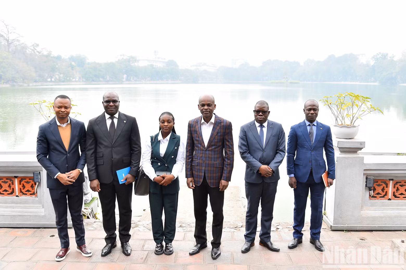 Togolese Foreign Minister Robert Dusse and members of the delegation at the Ngoc Son Temple Special National Relic Site