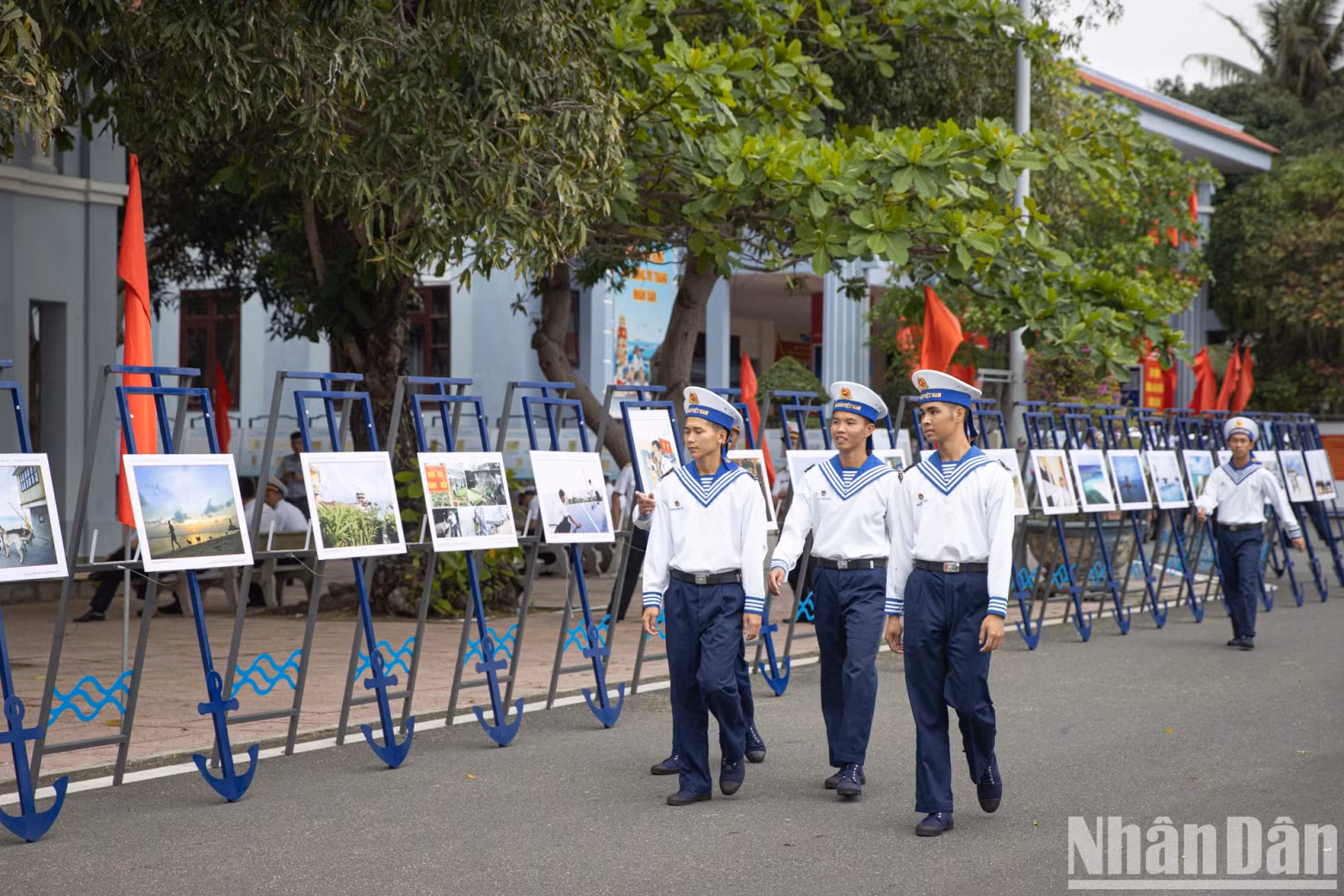 These images provide an intimate look into the resilience and dedication of those safeguarding Vietnam’s maritime sovereignty. These images provide an intimate look into the resilience and dedication of those safeguarding Vietnam’s maritime sovereignty.