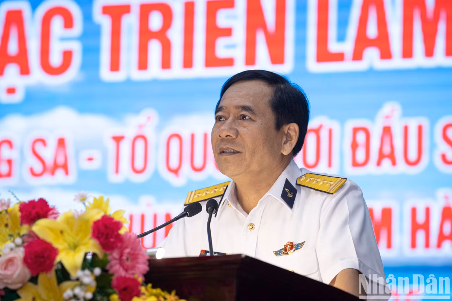 The event was held by Naval Region 4 Command in collaboration with the Navy’s Political Bureau, the Hanoi Photojournalist Club, and the National Archives Centre IV. The event was held by Naval Region 4 Command in collaboration with the Navy’s Political Bureau, the Hanoi Photojournalist Club, and the National Archives Centre IV.