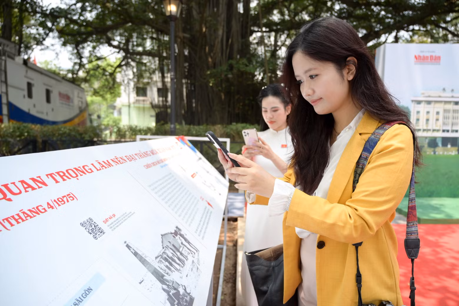 Visitors can also interact by scanning QR codes to access battle information on the website, featuring unique and engaging interactive graphics.