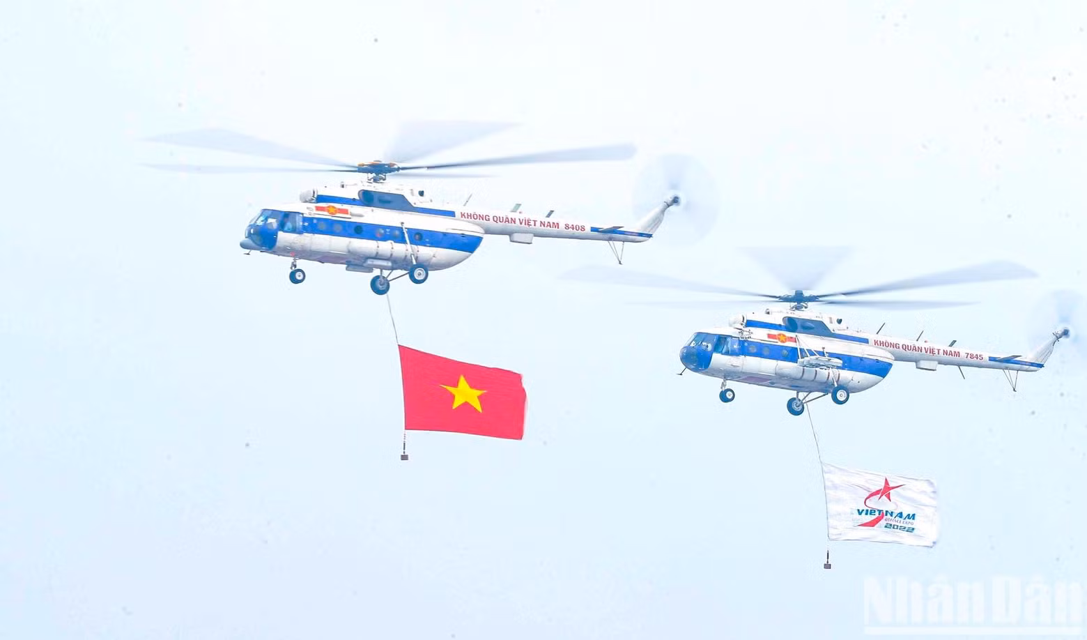 Mi helicopters of Vietnamese air forces perform at the opening ceremony. Mi helicopters of Vietnamese air forces perform at the opening ceremony.