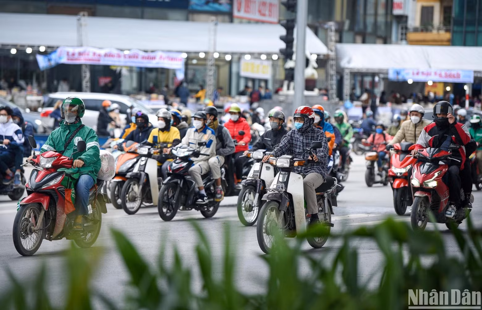 The temperature in Hanoi dropped to 14C on the morning of December 1. The temperature in Hanoi dropped to 14C on the morning of December 1.
