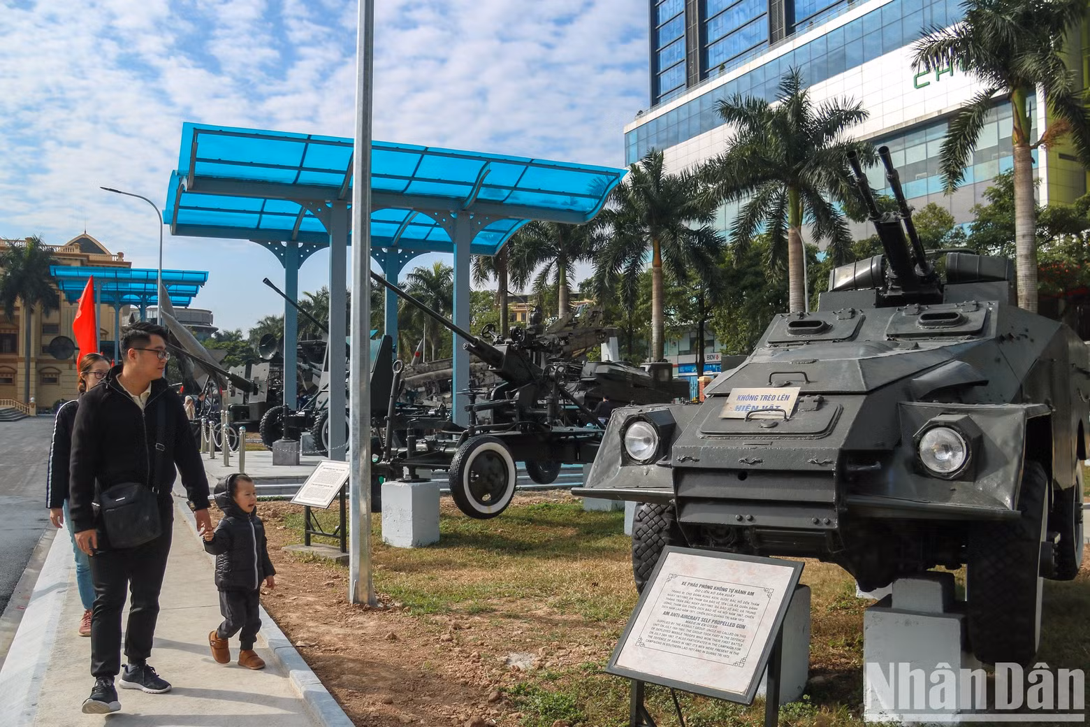 Many parents decide to take their children to the museum at weekend, as a way to educate the younger generation on the historic ‘Hanoi – Dien Bien Phu in the Air’ victory.