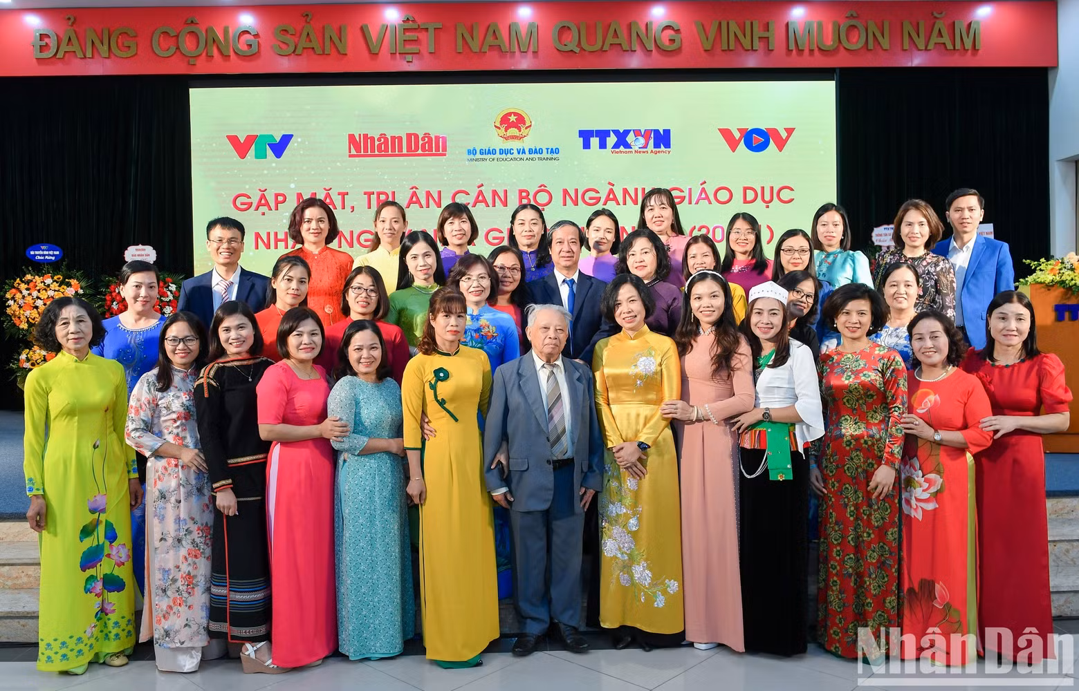 [In Pictures] Media agencies celebrate Vietnamese Teachers’ Day ảnh 11