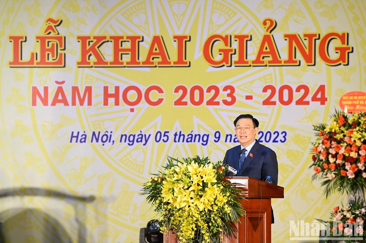 NA Chairman Vuong Dinh Hue speaks at the opening ceremony. NA Chairman Vuong Dinh Hue speaks at the opening ceremony.