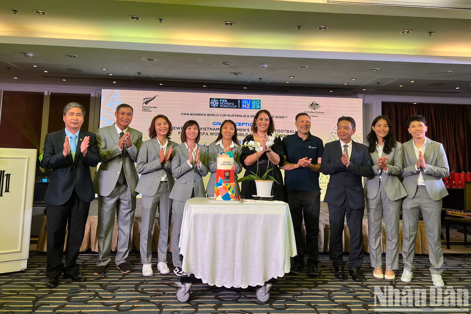 Delegates along with head coach Mai Duc Chung and five female players pose for photos. Delegates along with head coach Mai Duc Chung and five female players pose for photos.