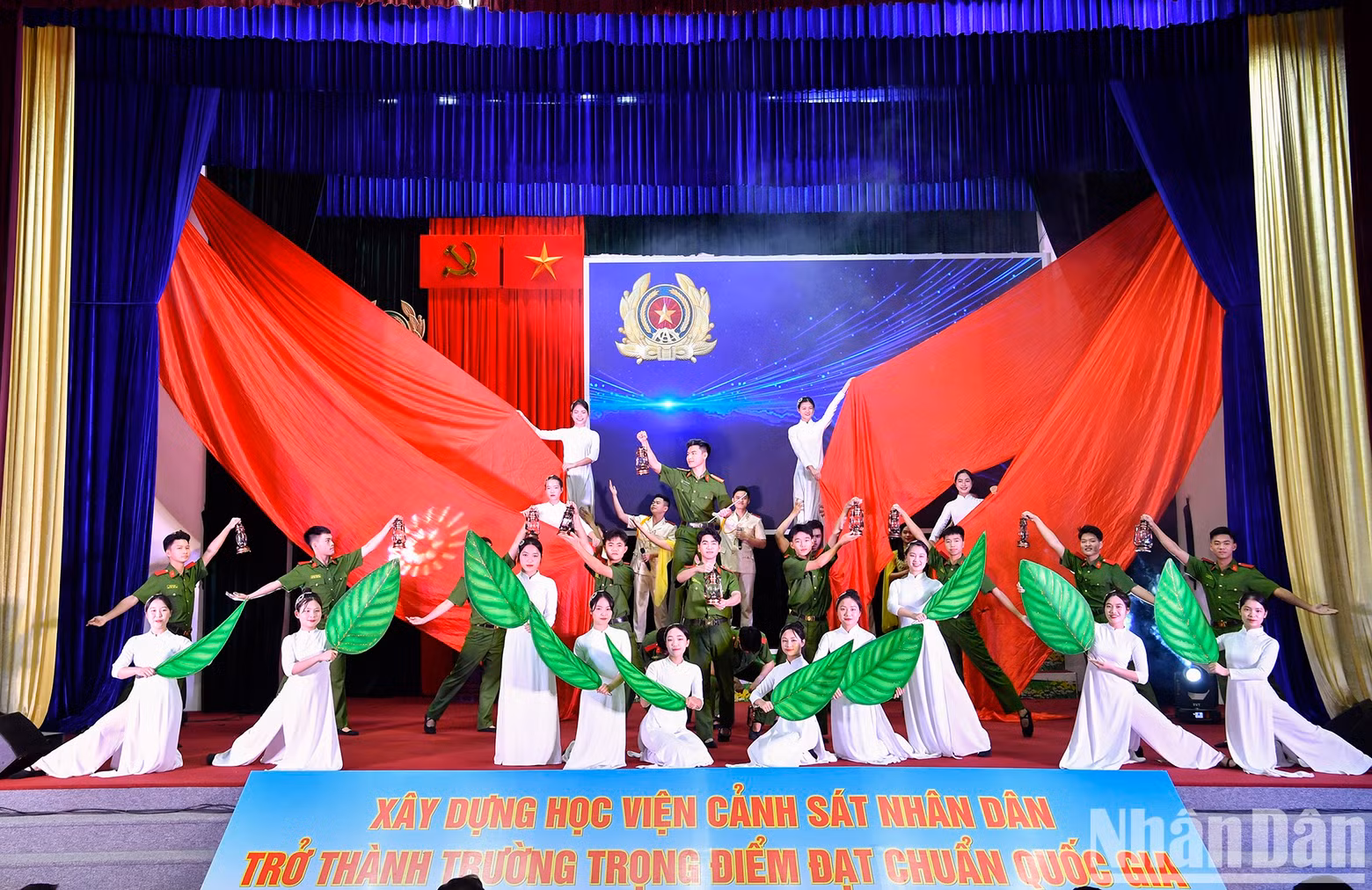 An art performance to welcome the event.