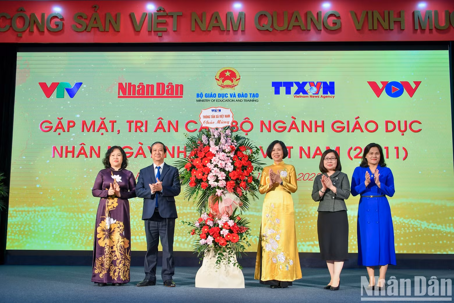 [In Pictures] Media agencies celebrate Vietnamese Teachers’ Day ảnh 7