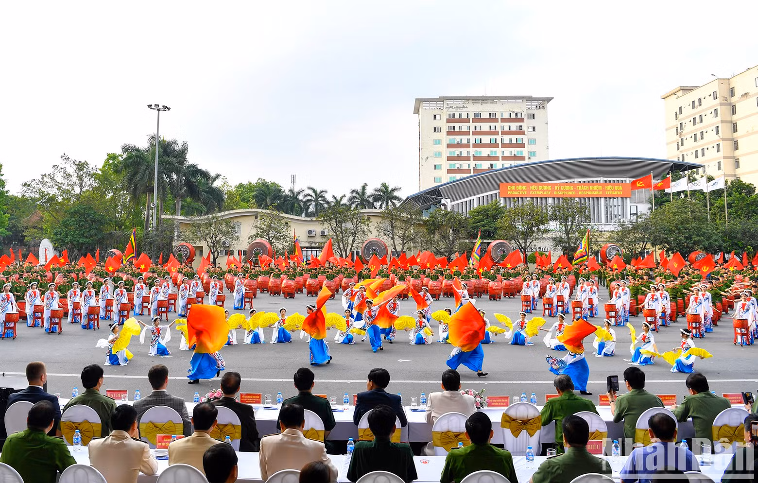 The People’s Police Academy held a drum performance and a large-displacement motorcycle show to celebrate its 55th anniversary.