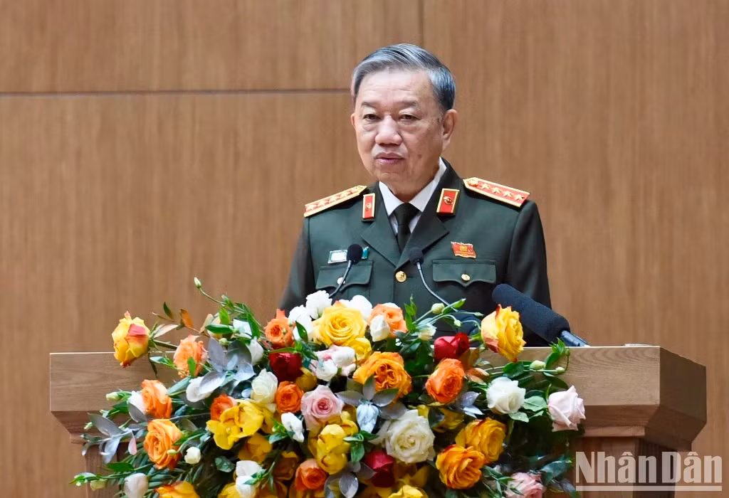 General To Lam, Politburo member, Secretary of the Public Security Central Party Committee, and Minister of Public Security, delivers a speech at the conference. General To Lam, Politburo member, Secretary of the Public Security Central Party Committee, and Minister of Public Security, delivers a speech at the conference.
