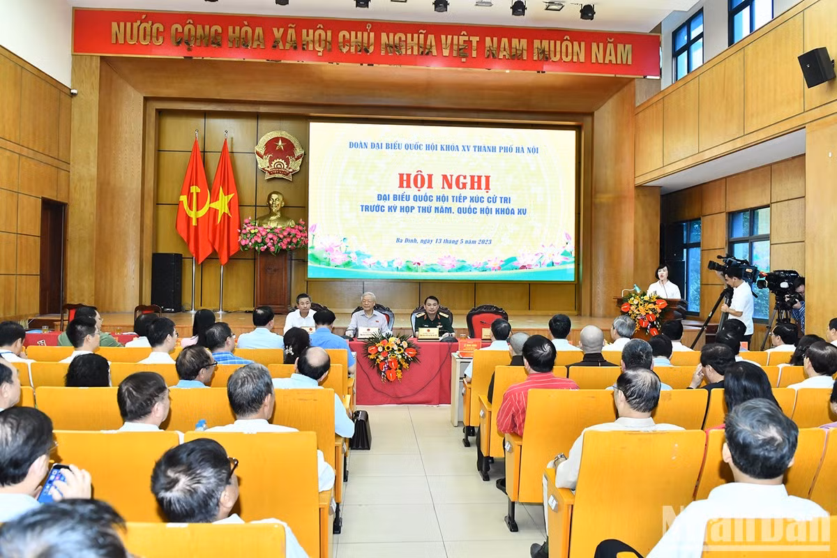 The view of the meeting with voters on May 13.
